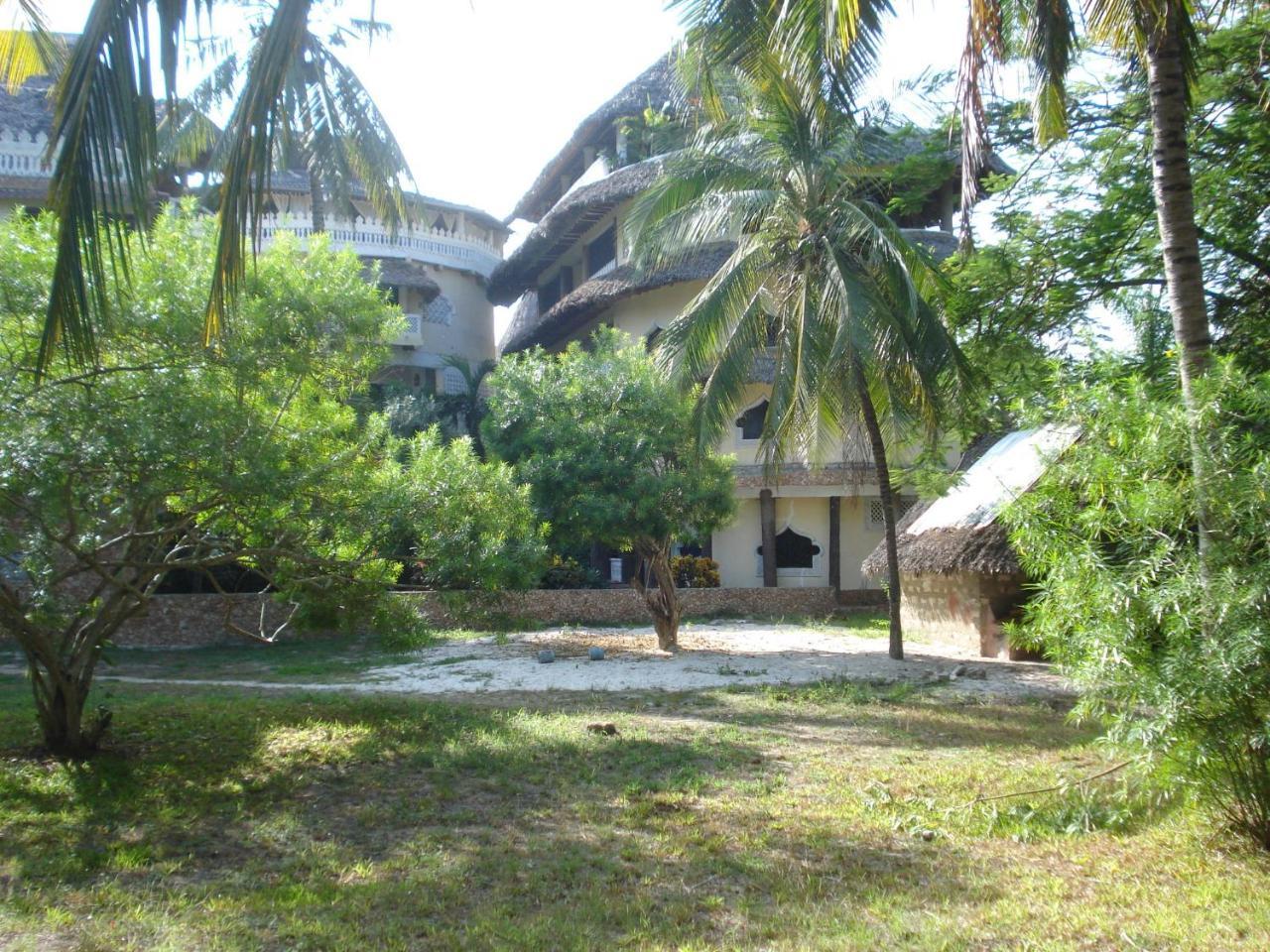 Coconut Village Beach Resort Diani Beach Exterior foto